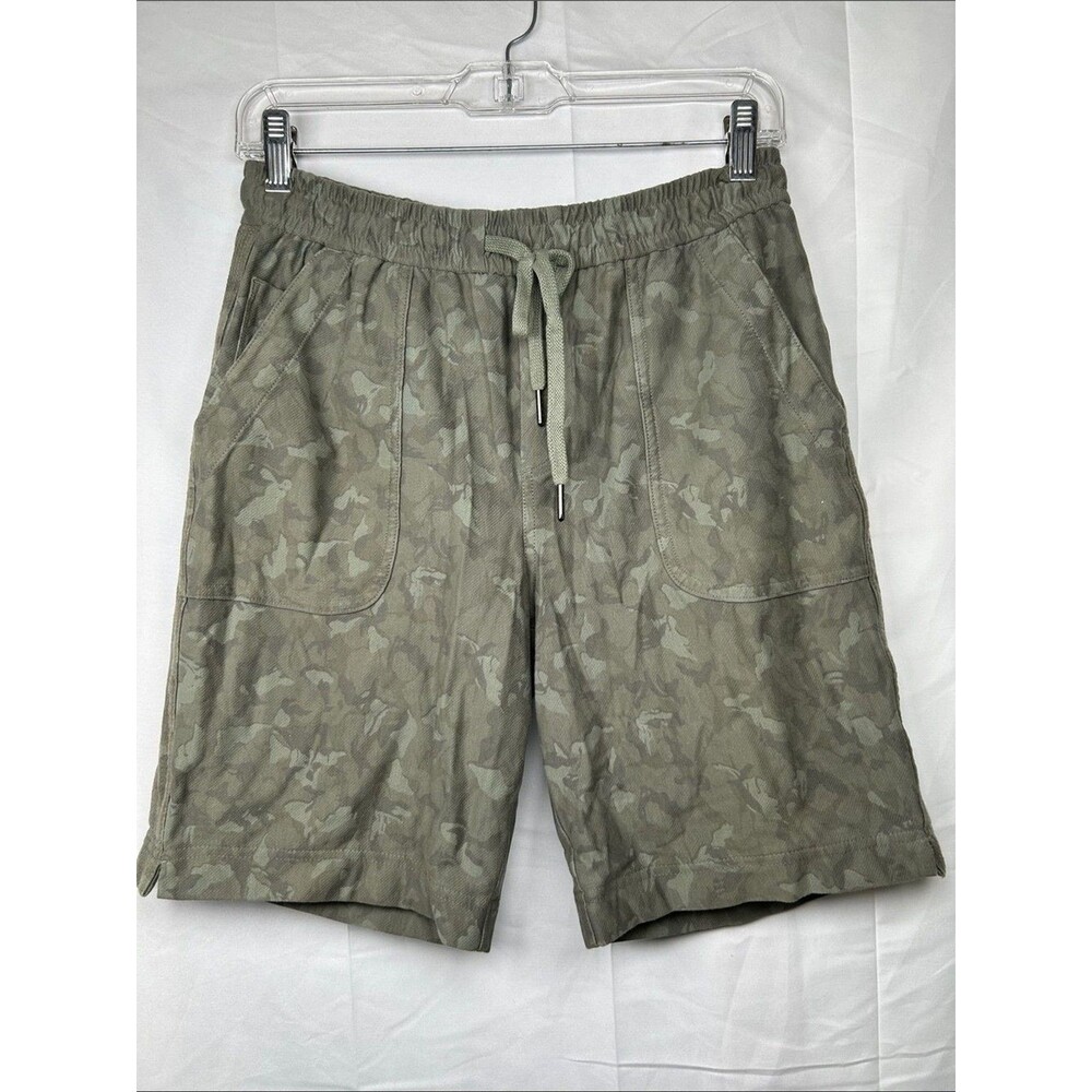 Athleta Farallon Bermuda Women's Shorts Size 4 Green Camo High Rise Outdoor